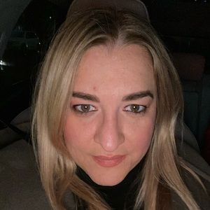 Meet your Posher, Mirela